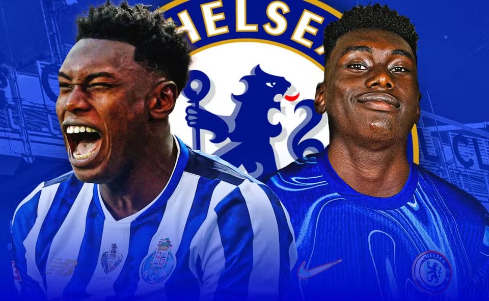 Cầu thủ Porto và Chelsea cùng logo The Blues.